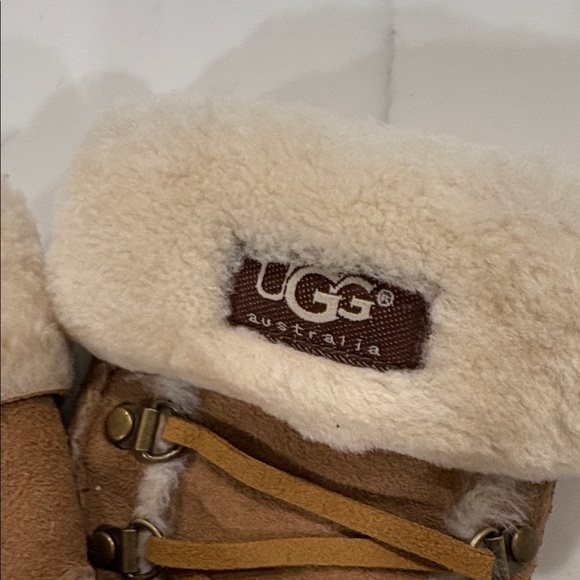 UGG Tan Shearling Lace-Up Gloves - Picture 3 of 5